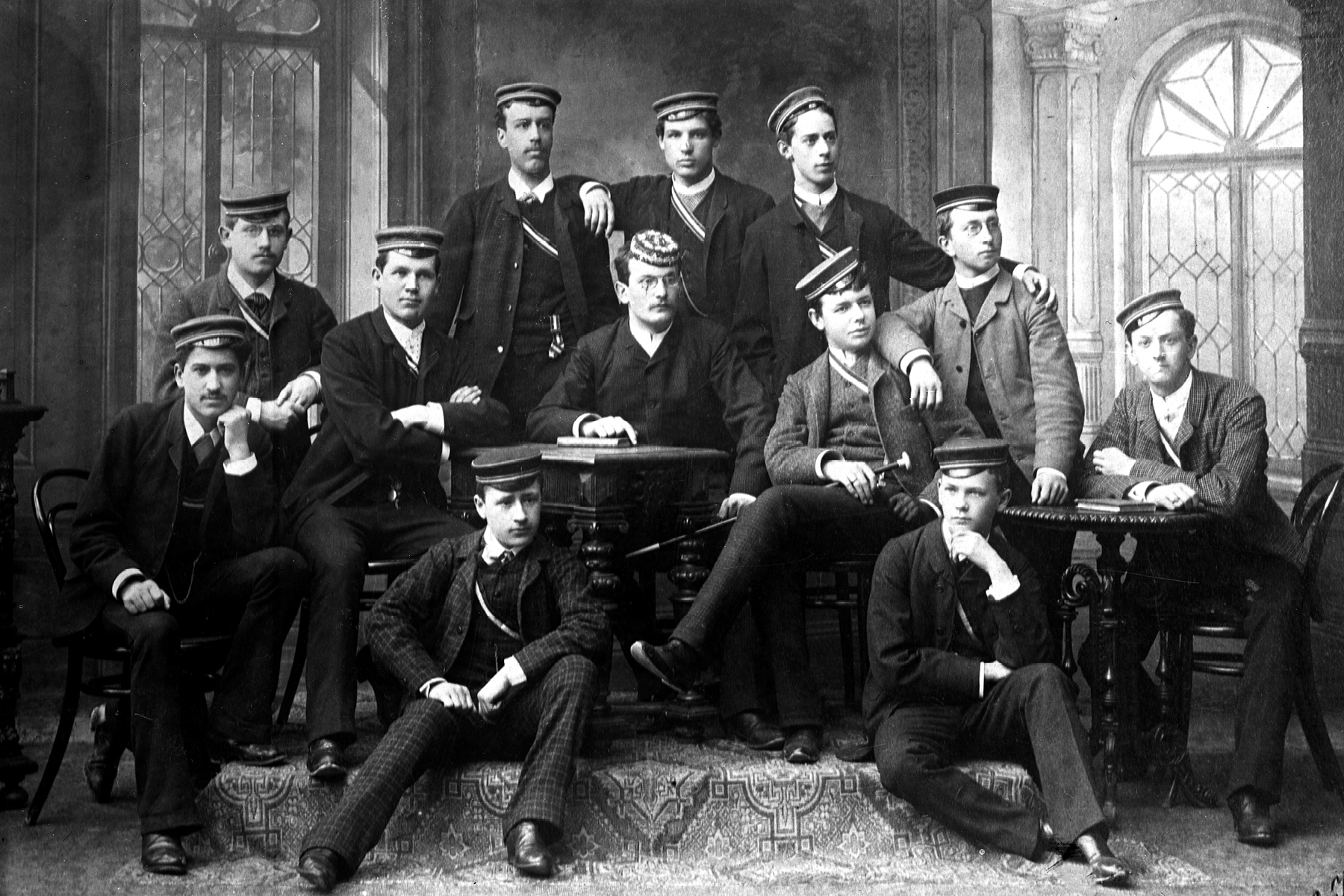 Erstes Aktivenfoto von 1888